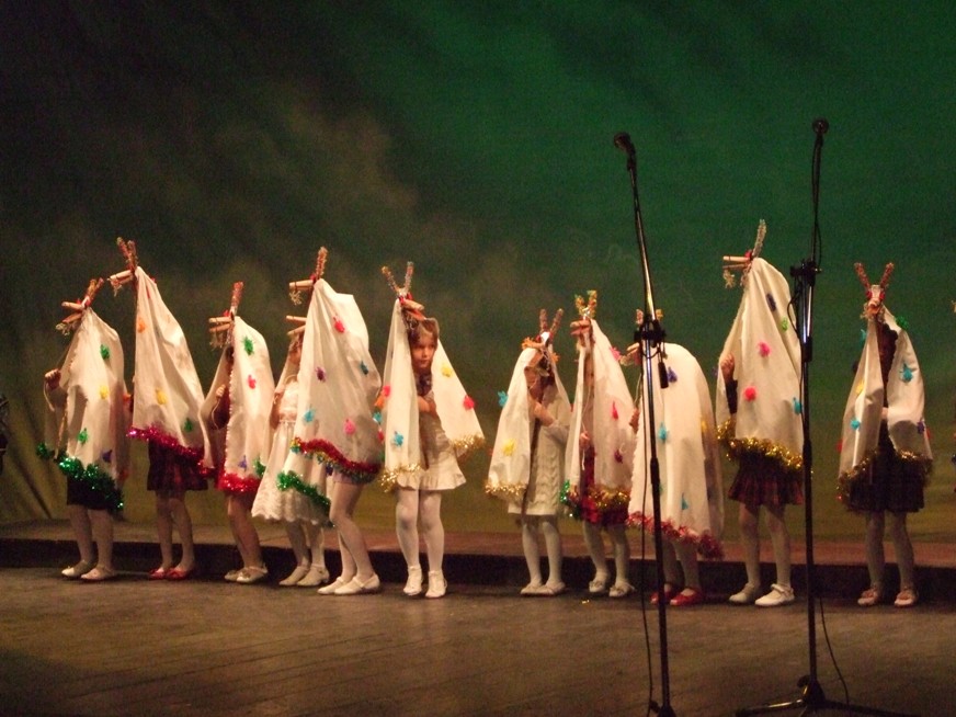 În drum spre Betleem - Spectacol susţinut de elevii Seminarului Teologic "Sf.Gheorghe" Botoşani