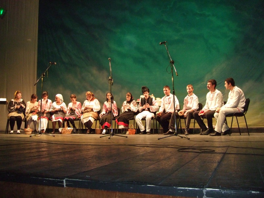 În drum spre Betleem - Spectacol susţinut de elevii Seminarului Teologic "Sf.Gheorghe" Botoşani