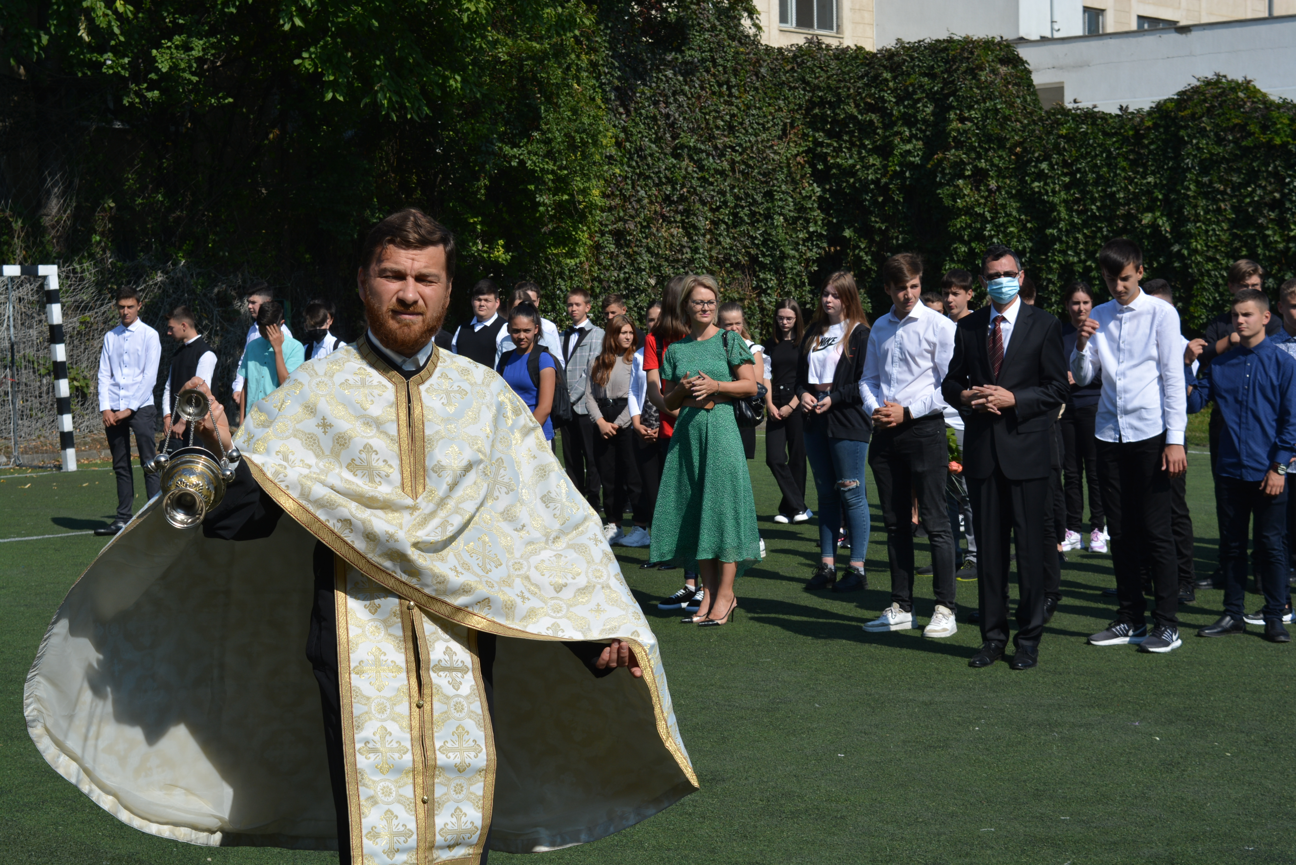 Părintele Claudiu Ionescu cădind Părintele Claudiu Ionescu cădind