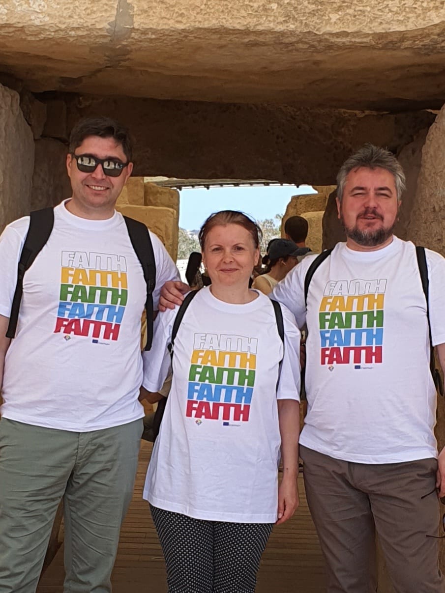 Schimb de bune practici la nivel european la Seminarul Teologic Liceal Ortodox “Sfântul Gheorghe” Botoșani  	  În perioada 7 -11 .05.2022 trei cadre didactice de la Seminarul Teologic Liceal Ortodox ,,Sf. Gheorghe" Botoșani ( Pr.prof.dr. Daniel Dascălu, Cezar Grădinaru și Adina Papuc) au participat la cursul ,,Soft skills". Cursul face parte din proiectul FAITH (credinta ) – Foster ability, inclusion ,tenderness, harmony, proiect cu finantare europeană, in cadrul programului Erasmus +, Actiunea K1, si a avu