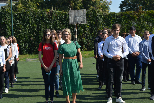 Doamna profesoara Crina Ștefan cu clasa